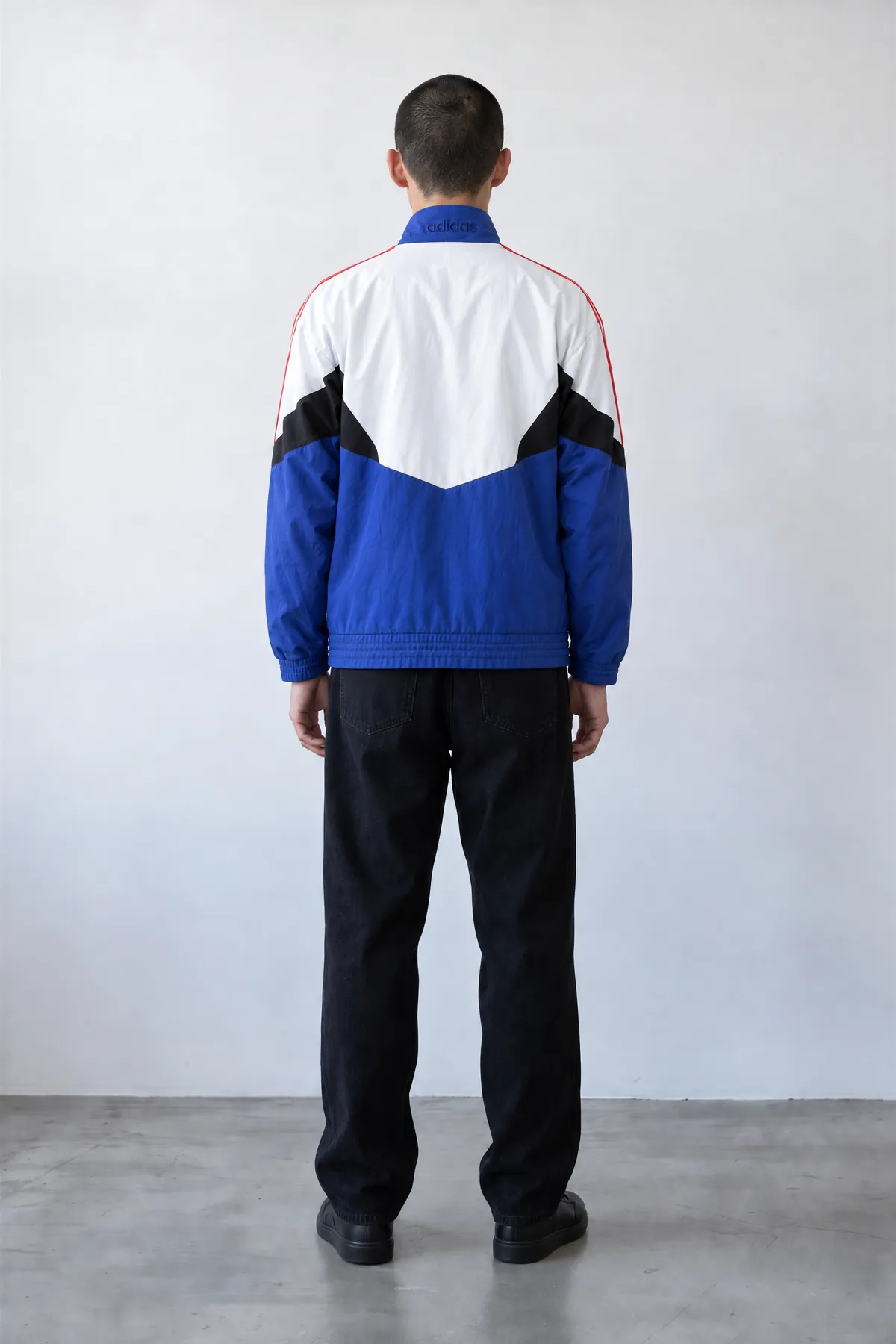 Back view from Agent: the model in the jacket, with the word on the back of the collar